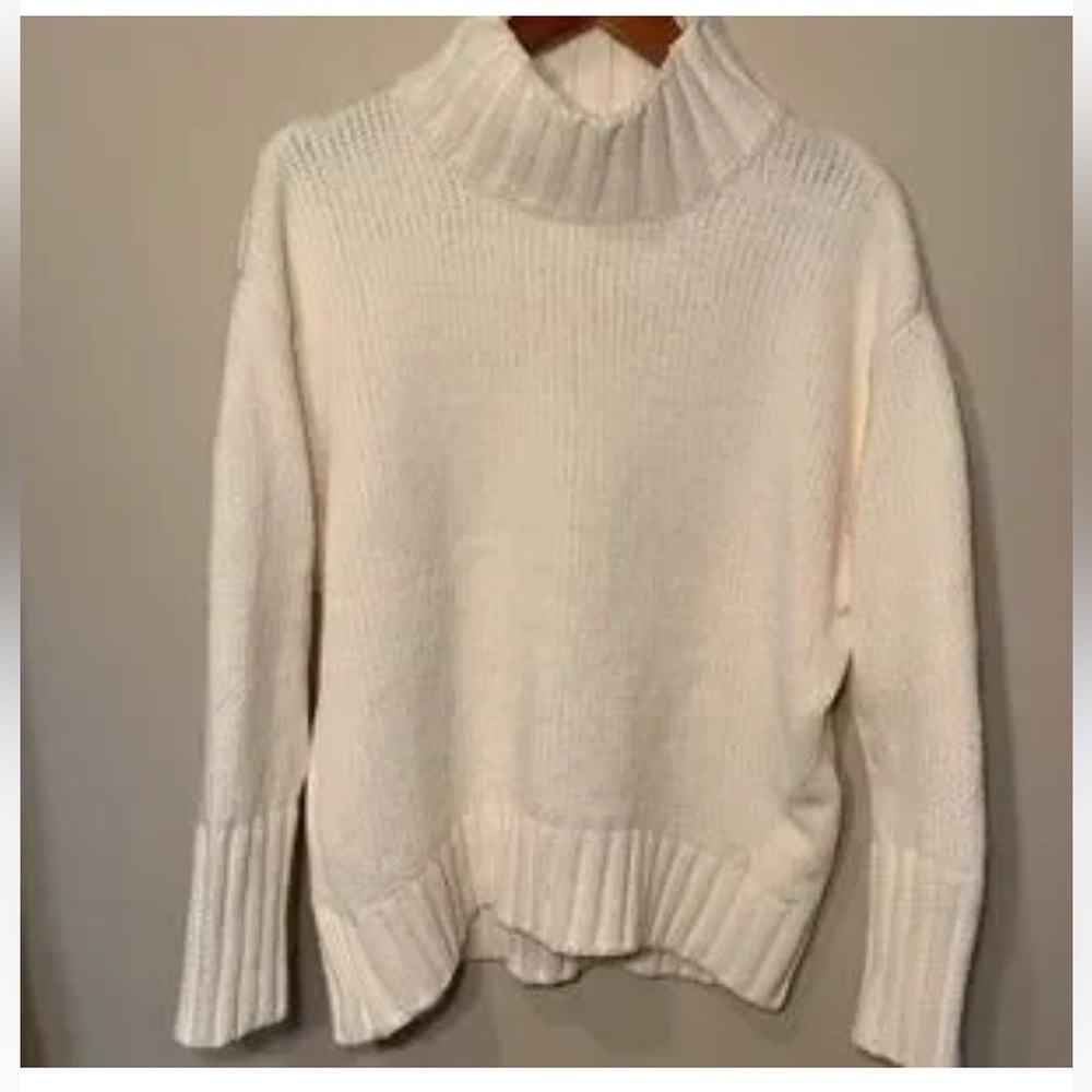 - Cynthia Rowley super soft ribbed turtleneck chenille sweater size Small white